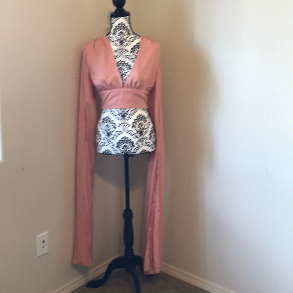 Cutest crop top ever peach with long sleeves